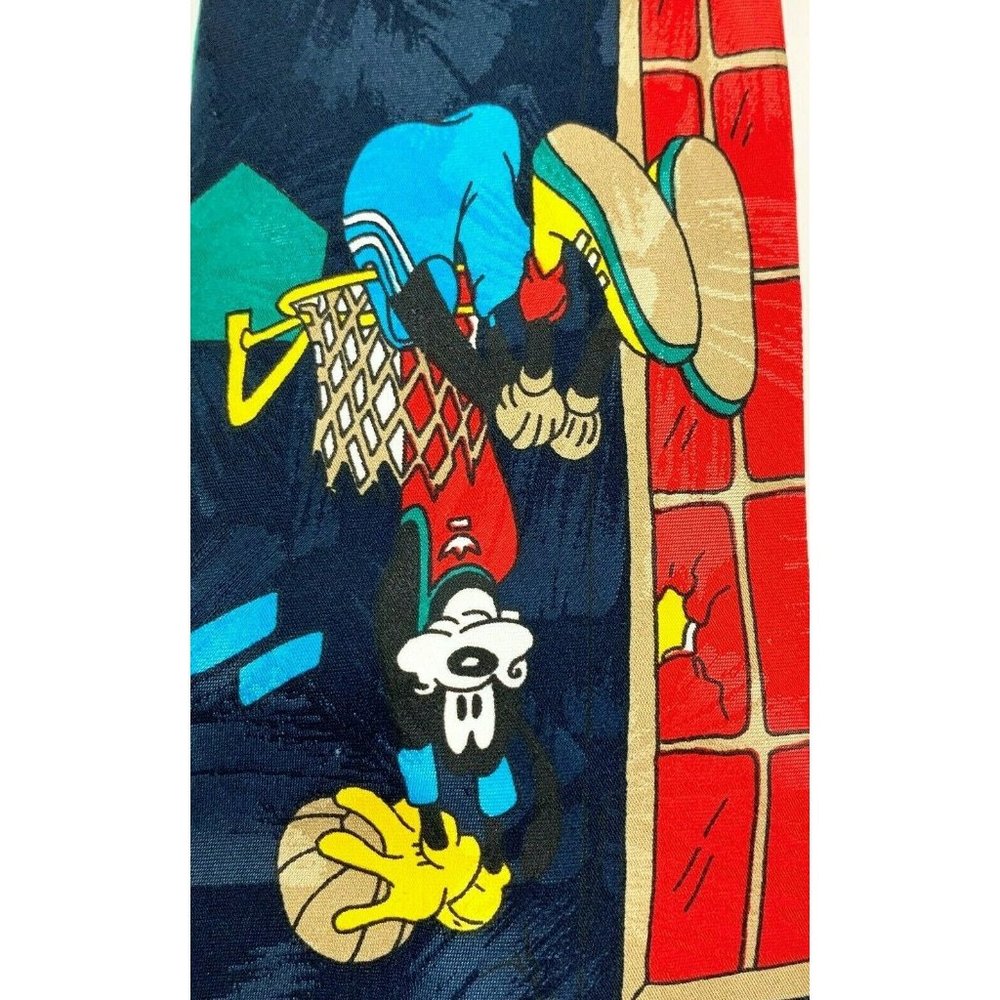 Mickey Unlimited Men's Novelty Necktie: Goofy Basketball, Shooting Hoops. VGC.